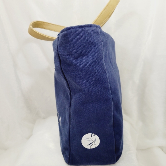 BAG ONLY | Cozy Earth Premium Bamboo Bedding Bag with Zipper - Picture 3 of 10